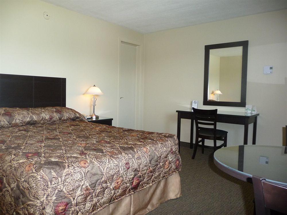 Motel Du Fleuve Brossard Εξωτερικό φωτογραφία