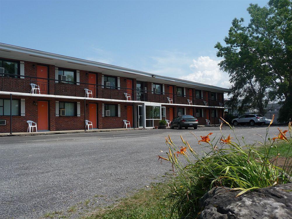 Motel Du Fleuve Brossard Εξωτερικό φωτογραφία