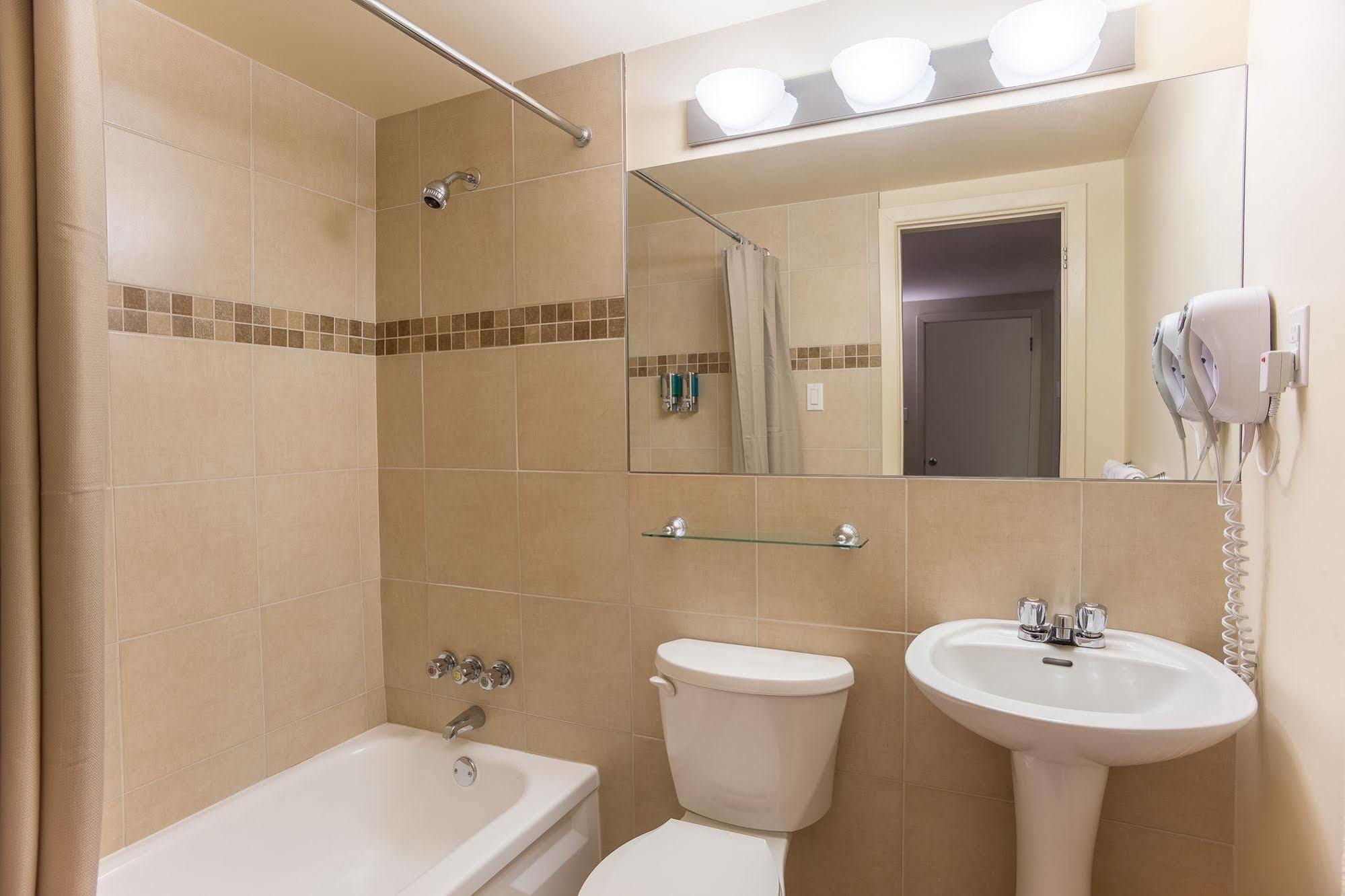 Motel Du Fleuve Brossard Εξωτερικό φωτογραφία