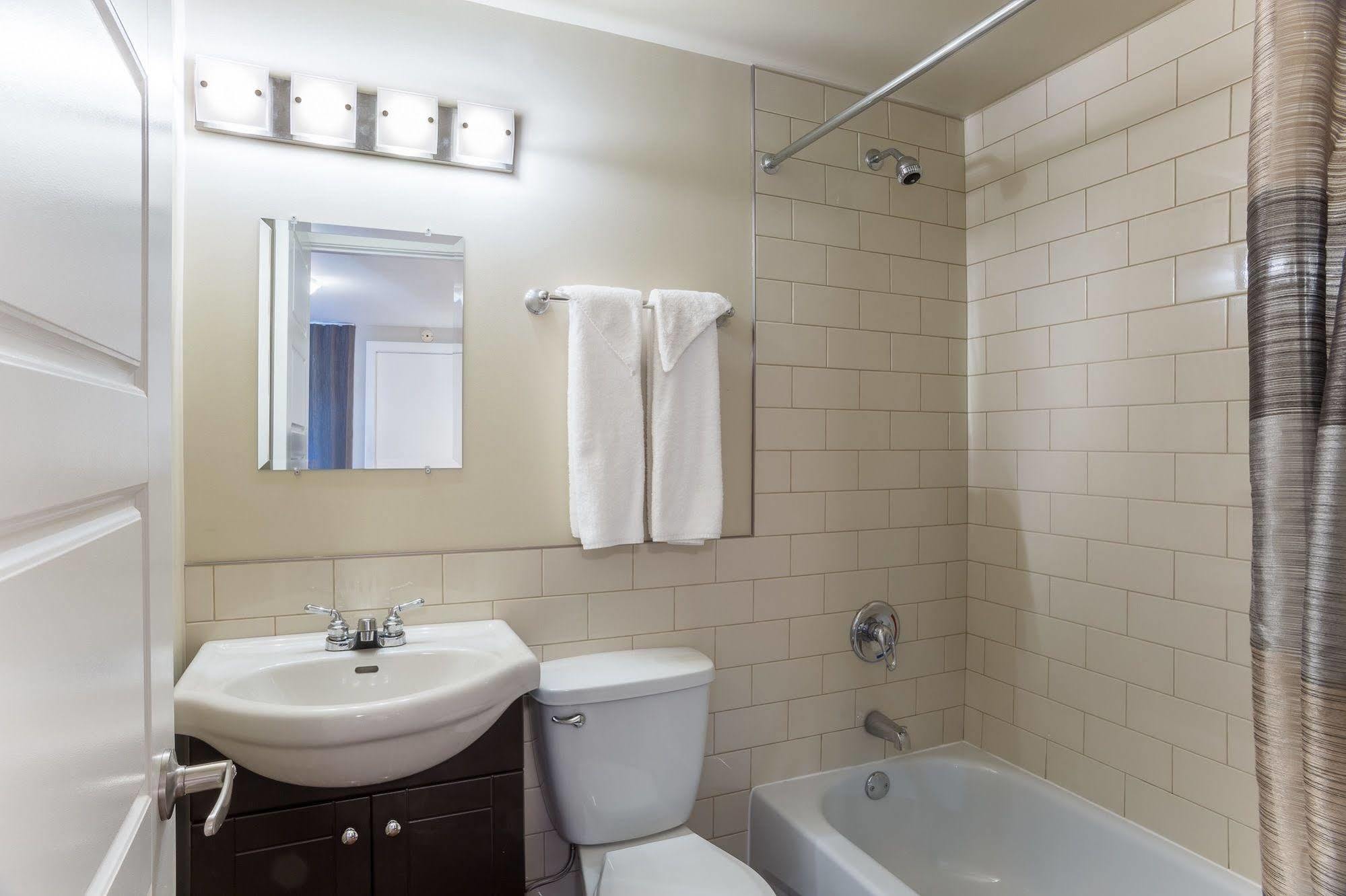 Motel Du Fleuve Brossard Εξωτερικό φωτογραφία