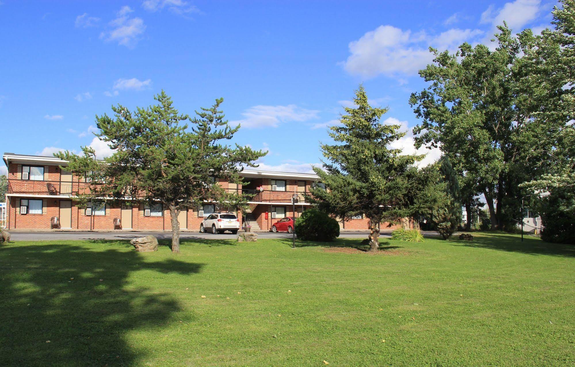 Motel Du Fleuve Brossard Εξωτερικό φωτογραφία