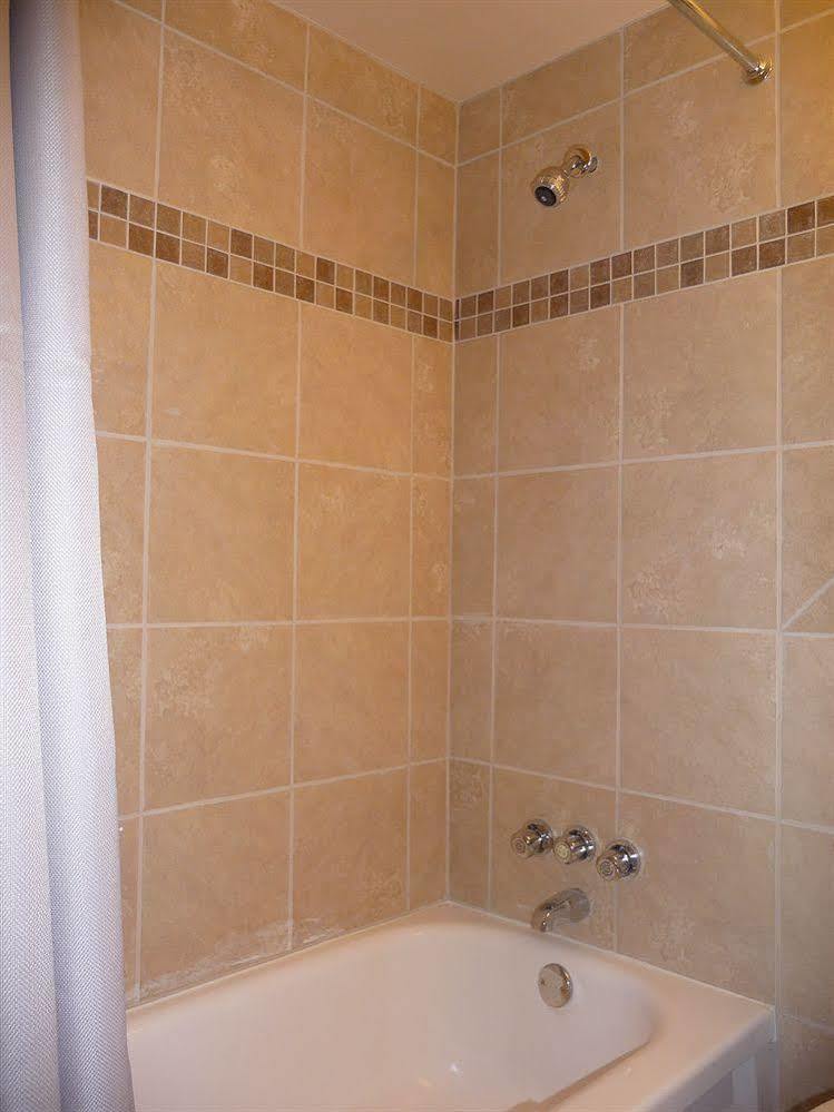 Motel Du Fleuve Brossard Εξωτερικό φωτογραφία
